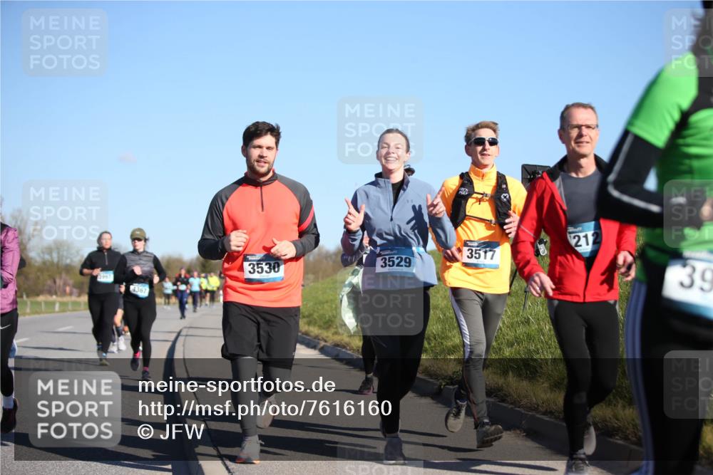 06.04.2025 - 44. Internationalen Wilhelmsburger Insellauf Jannik Wohlers http://msf.ph/oto/7616160 06.04.2025 09:37:04 Laufen 3997, 4367, 3530, 3529, 3517, 212, 39 meine-sportfotos.de