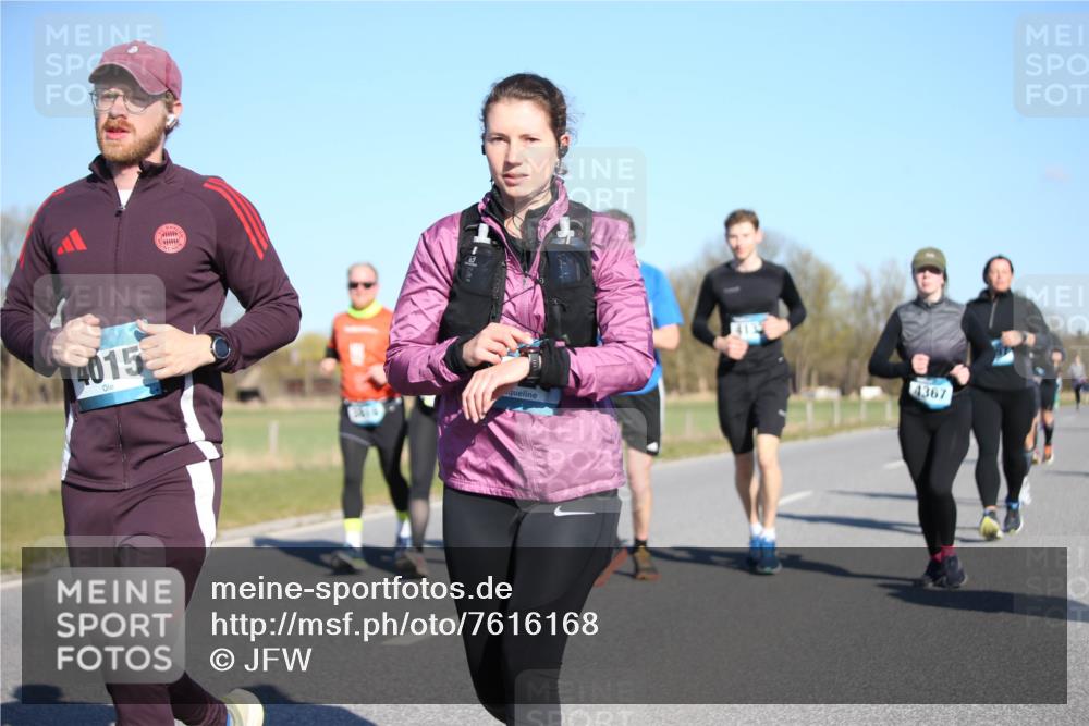 06.04.2025 - 44. Internationalen Wilhelmsburger Insellauf Jannik Wohlers http://msf.ph/oto/7616168 06.04.2025 09:37:06 Laufen 4015, 4367 meine-sportfotos.de