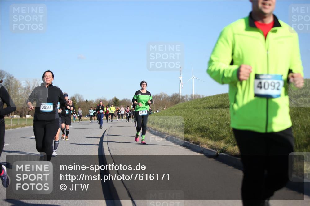 06.04.2025 - 44. Internationalen Wilhelmsburger Insellauf Jannik Wohlers http://msf.ph/oto/7616171 06.04.2025 09:37:07 Laufen 3997, 3972, 4092 meine-sportfotos.de