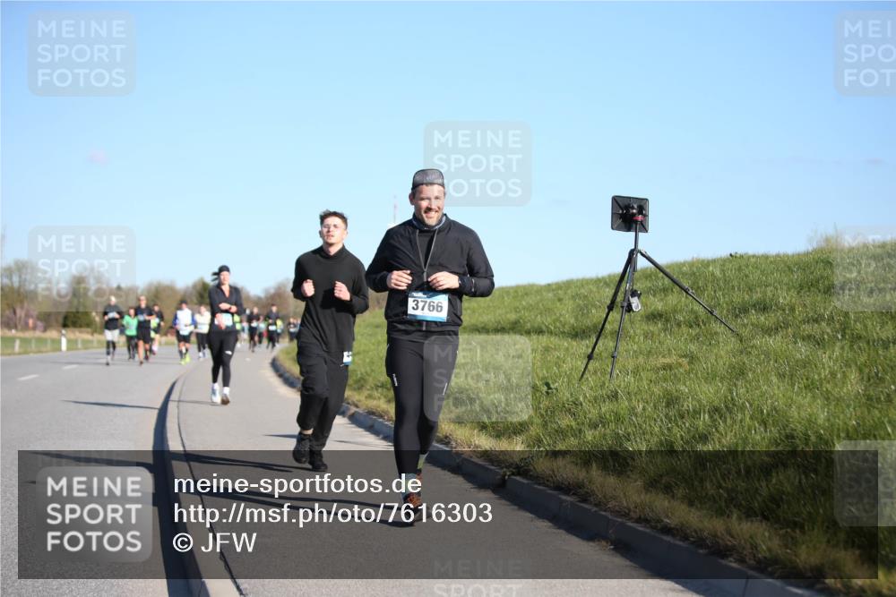 06.04.2025 - 44. Internationalen Wilhelmsburger Insellauf Jannik Wohlers http://msf.ph/oto/7616303 06.04.2025 09:37:35 Laufen 3766 meine-sportfotos.de