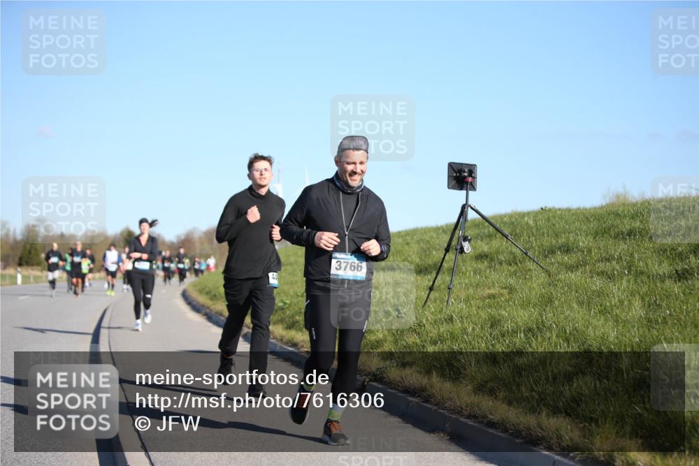 06.04.2025 - 44. Internationalen Wilhelmsburger Insellauf Jannik Wohlers http://msf.ph/oto/7616306 06.04.2025 09:37:36 Laufen 3766 meine-sportfotos.de