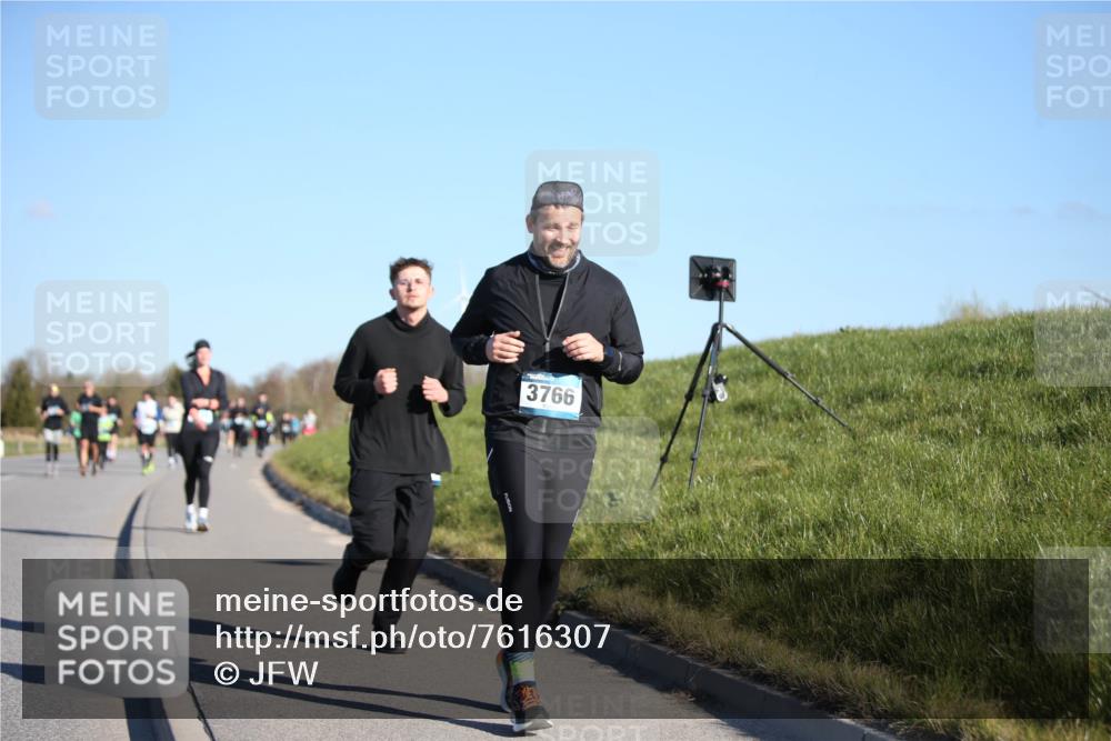 06.04.2025 - 44. Internationalen Wilhelmsburger Insellauf Jannik Wohlers http://msf.ph/oto/7616307 06.04.2025 09:37:36 Laufen 3766 meine-sportfotos.de