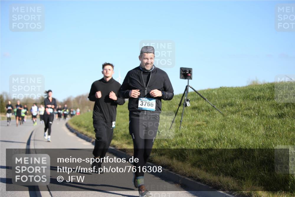 06.04.2025 - 44. Internationalen Wilhelmsburger Insellauf Jannik Wohlers http://msf.ph/oto/7616308 06.04.2025 09:37:36 Laufen 3766 meine-sportfotos.de