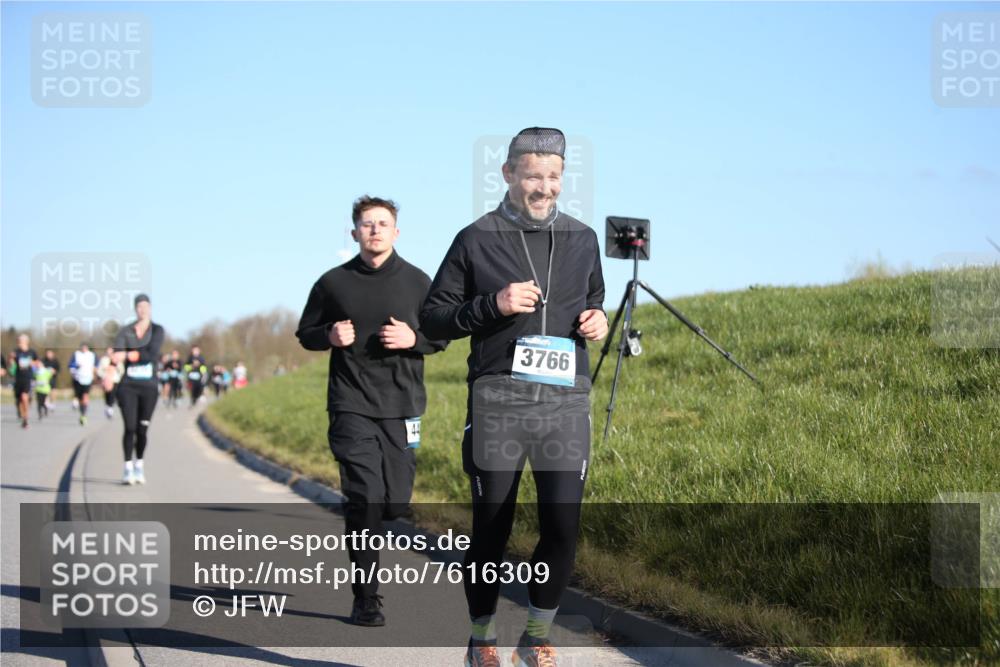 06.04.2025 - 44. Internationalen Wilhelmsburger Insellauf Jannik Wohlers http://msf.ph/oto/7616309 06.04.2025 09:37:36 Laufen 3766 meine-sportfotos.de