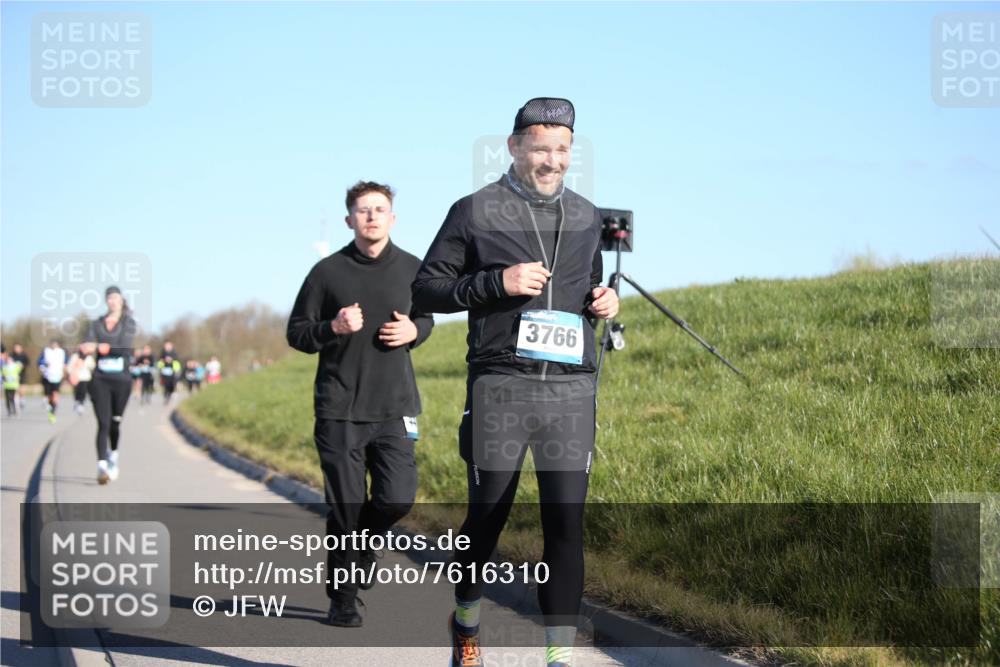06.04.2025 - 44. Internationalen Wilhelmsburger Insellauf Jannik Wohlers http://msf.ph/oto/7616310 06.04.2025 09:37:37 Laufen 3766 meine-sportfotos.de