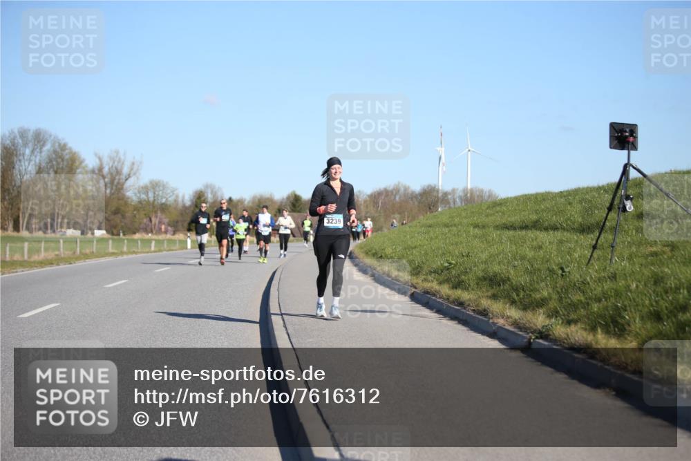 06.04.2025 - 44. Internationalen Wilhelmsburger Insellauf Jannik Wohlers http://msf.ph/oto/7616312 06.04.2025 09:37:38 Laufen 3239 meine-sportfotos.de