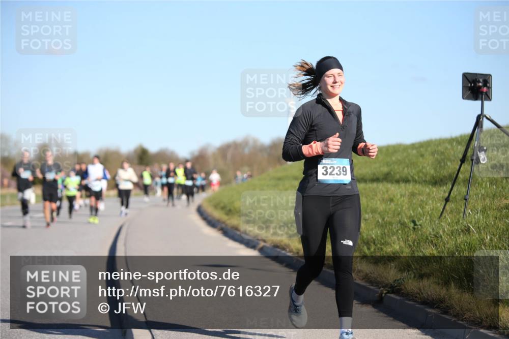06.04.2025 - 44. Internationalen Wilhelmsburger Insellauf Jannik Wohlers http://msf.ph/oto/7616327 06.04.2025 09:37:40 Laufen 3239 meine-sportfotos.de