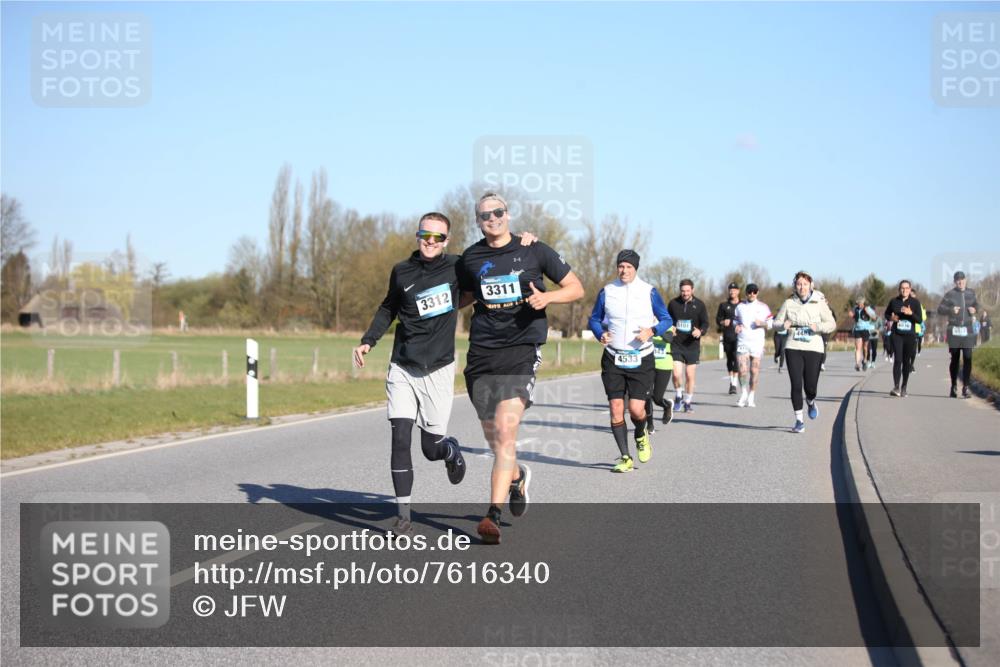 06.04.2025 - 44. Internationalen Wilhelmsburger Insellauf Jannik Wohlers http://msf.ph/oto/7616340 06.04.2025 09:37:49 Laufen 3312, 3311, 4533 meine-sportfotos.de