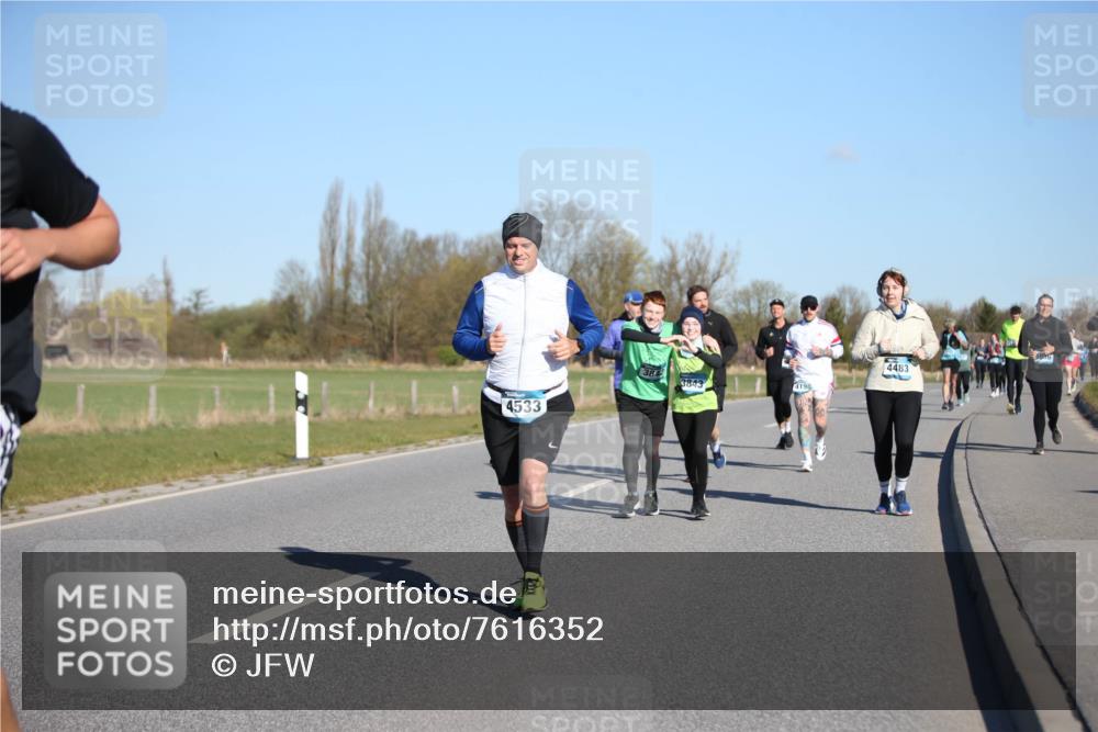 06.04.2025 - 44. Internationalen Wilhelmsburger Insellauf Jannik Wohlers http://msf.ph/oto/7616352 06.04.2025 09:37:51 Laufen 4533, 384, 3843, 40, 4483, 4198 meine-sportfotos.de