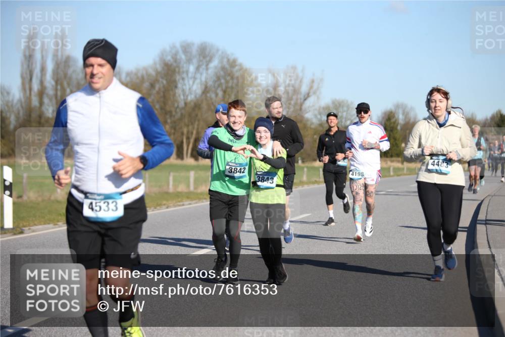 06.04.2025 - 44. Internationalen Wilhelmsburger Insellauf Jannik Wohlers http://msf.ph/oto/7616353 06.04.2025 09:37:52 Laufen 4533, 3842, 3843, 063, 4198, 1312, 4483 meine-sportfotos.de