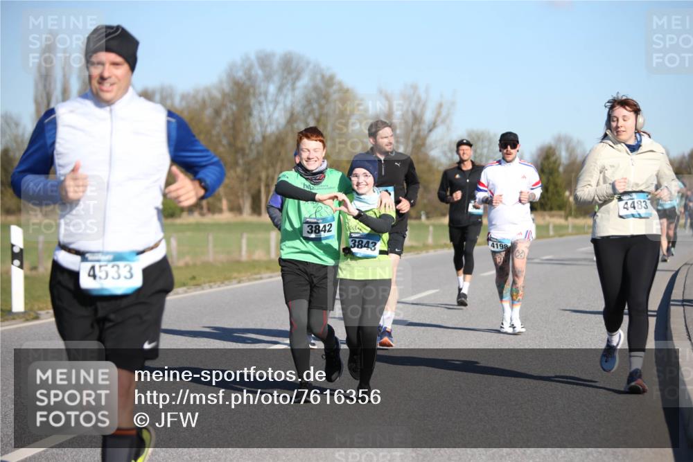 06.04.2025 - 44. Internationalen Wilhelmsburger Insellauf Jannik Wohlers http://msf.ph/oto/7616356 06.04.2025 09:37:52 Laufen 4533, 3842, 4198, 3843, 4483 meine-sportfotos.de
