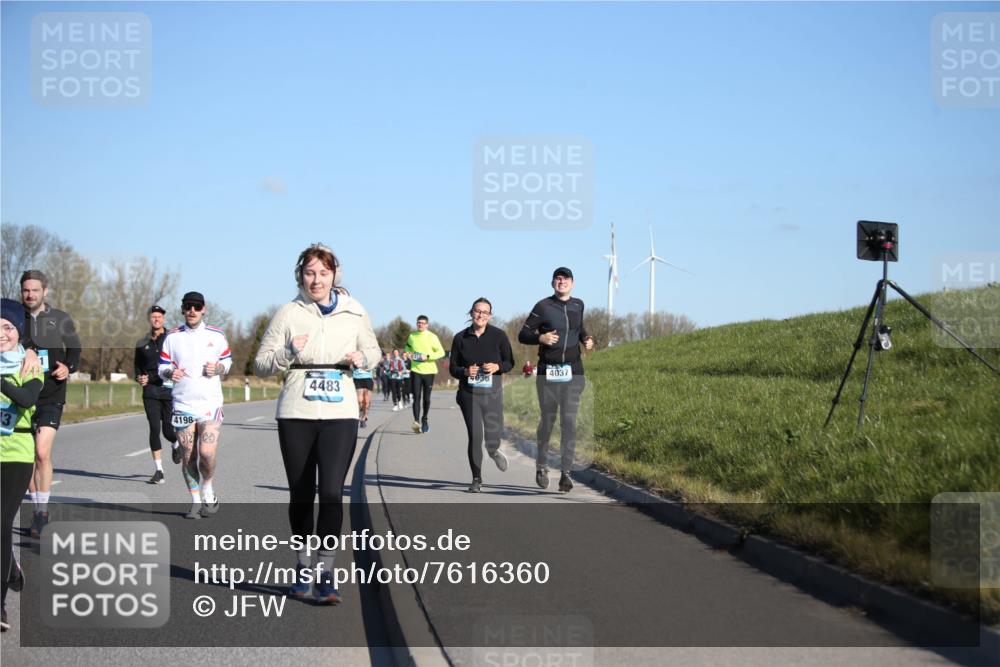 06.04.2025 - 44. Internationalen Wilhelmsburger Insellauf Jannik Wohlers http://msf.ph/oto/7616360 06.04.2025 09:37:53 Laufen 4198, 1312, 4037, 4035, 4483 meine-sportfotos.de