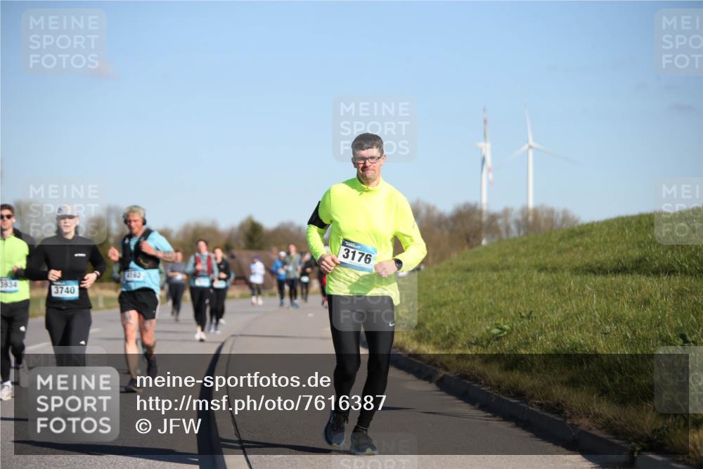 06.04.2025 - 44. Internationalen Wilhelmsburger Insellauf Jannik Wohlers http://msf.ph/oto/7616387 06.04.2025 09:38:00 Laufen 3934, 3740, 4162, 3176 meine-sportfotos.de
