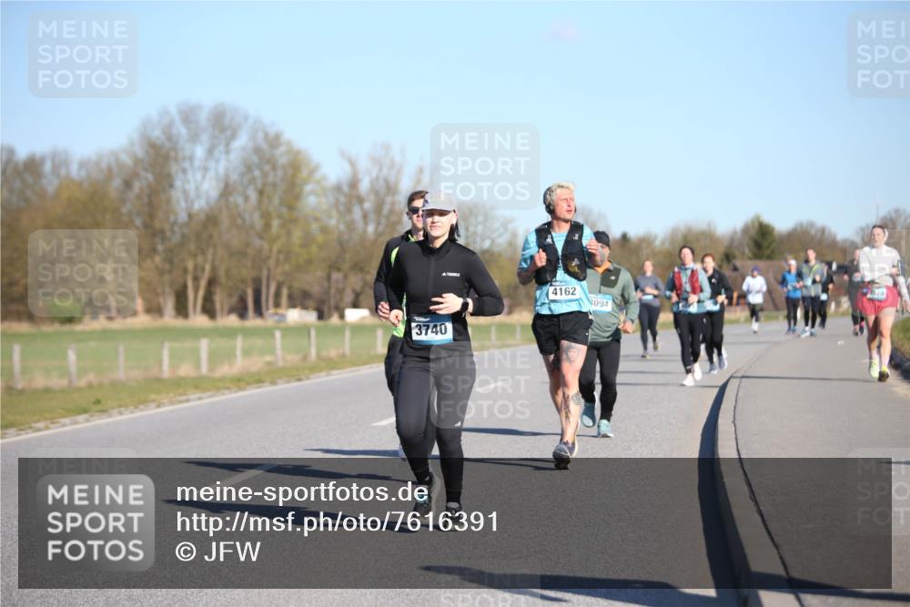 06.04.2025 - 44. Internationalen Wilhelmsburger Insellauf Jannik Wohlers http://msf.ph/oto/7616391 06.04.2025 09:38:01 Laufen 3740, 4162, 8094, 1023 meine-sportfotos.de