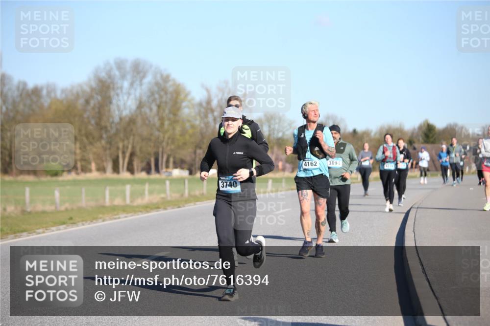 06.04.2025 - 44. Internationalen Wilhelmsburger Insellauf Jannik Wohlers http://msf.ph/oto/7616394 06.04.2025 09:38:01 Laufen 3740, 4162, 3094 meine-sportfotos.de