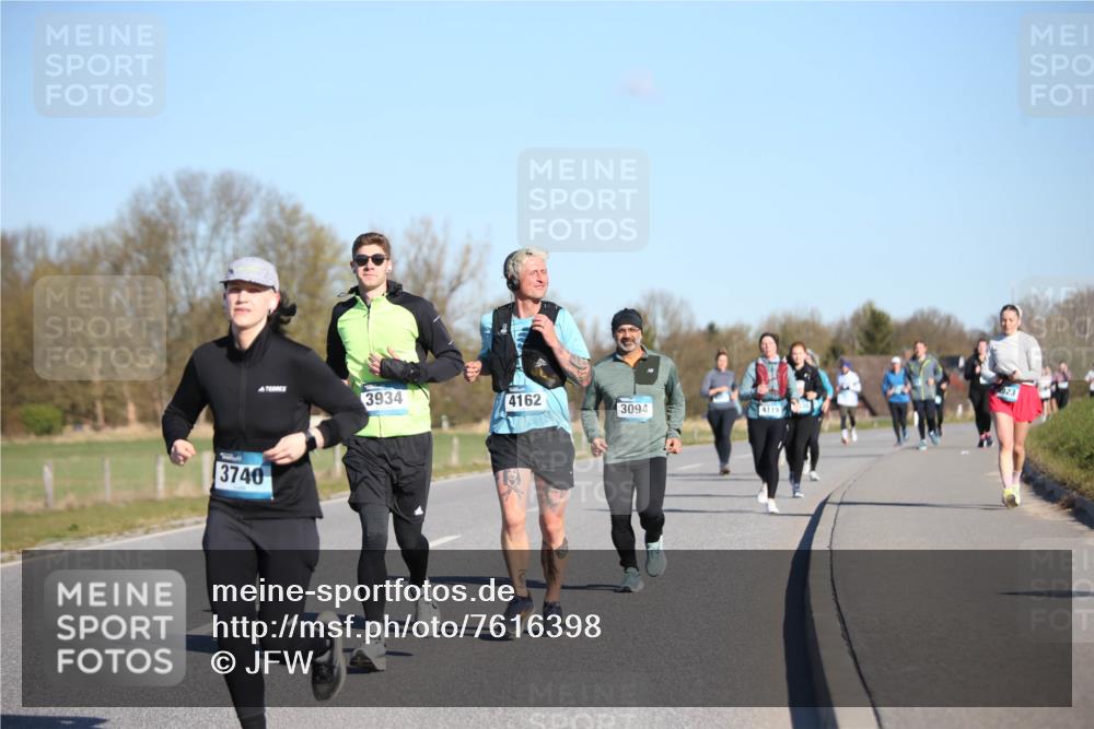 06.04.2025 - 44. Internationalen Wilhelmsburger Insellauf Jannik Wohlers http://msf.ph/oto/7616398 06.04.2025 09:38:02 Laufen 3934, 4162, 3094, 4119, 3740, 023 meine-sportfotos.de