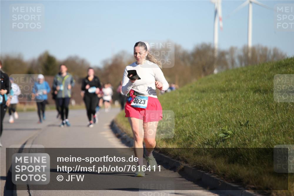 06.04.2025 - 44. Internationalen Wilhelmsburger Insellauf Jannik Wohlers http://msf.ph/oto/7616411 06.04.2025 09:38:06 Laufen 4023 meine-sportfotos.de