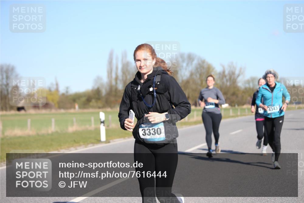 06.04.2025 - 44. Internationalen Wilhelmsburger Insellauf Jannik Wohlers http://msf.ph/oto/7616444 06.04.2025 09:38:14 Laufen 3330, 4343 meine-sportfotos.de