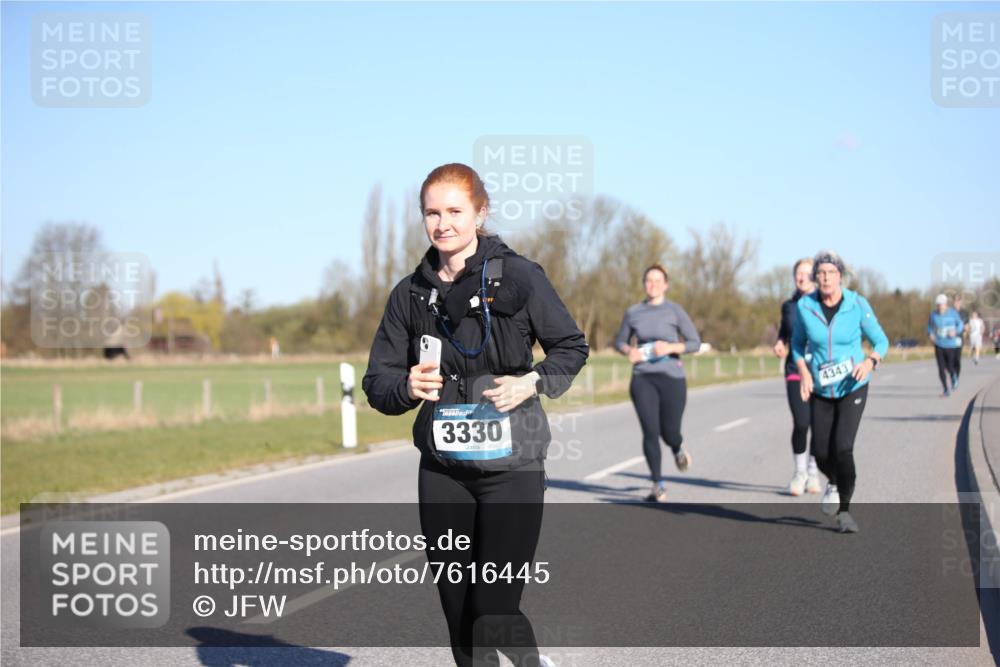 06.04.2025 - 44. Internationalen Wilhelmsburger Insellauf Jannik Wohlers http://msf.ph/oto/7616445 06.04.2025 09:38:14 Laufen 3330, 4343 meine-sportfotos.de