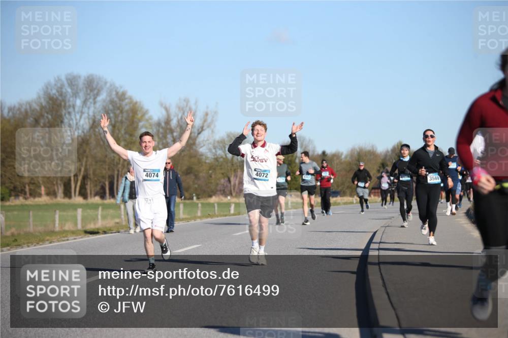 06.04.2025 - 44. Internationalen Wilhelmsburger Insellauf Jannik Wohlers http://msf.ph/oto/7616499 06.04.2025 09:38:31 Laufen 4074, 4072, 440, 4379, 3569 meine-sportfotos.de