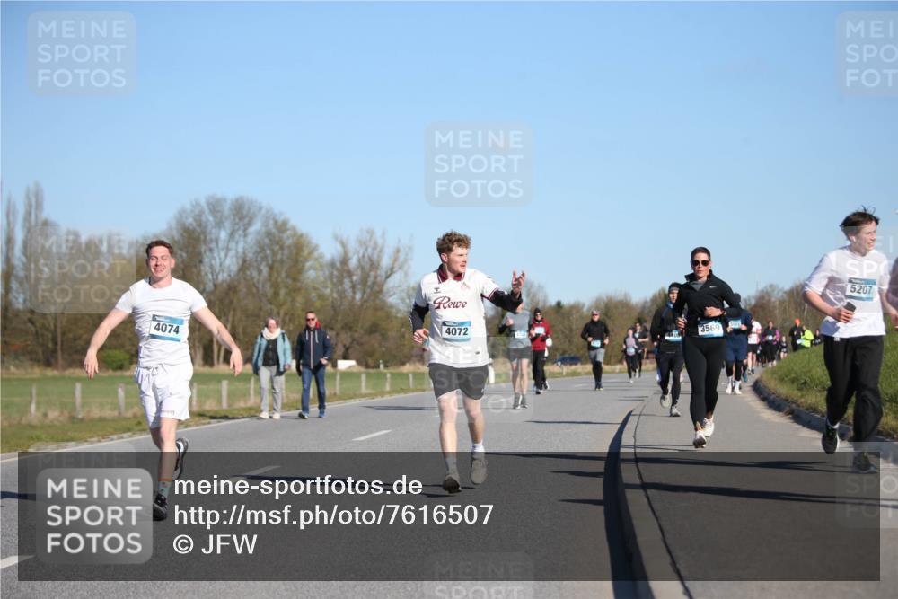 06.04.2025 - 44. Internationalen Wilhelmsburger Insellauf Jannik Wohlers http://msf.ph/oto/7616507 06.04.2025 09:38:33 Laufen 4074, 4072, 3569, 5207 meine-sportfotos.de