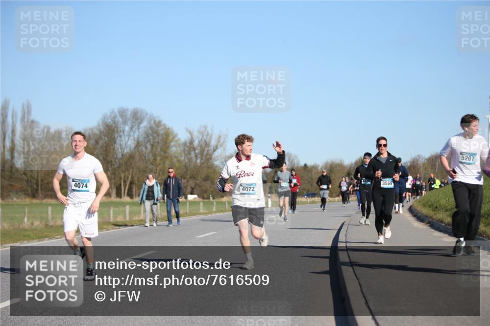 06.04.2025 - 44. Internationalen Wilhelmsburger Insellauf Jannik Wohlers http://msf.ph/oto/7616509 06.04.2025 09:38:33 Laufen 4074, 4072, 3569, 5207 meine-sportfotos.de