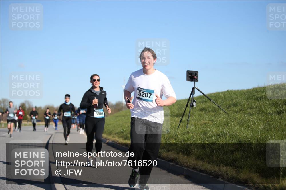 06.04.2025 - 44. Internationalen Wilhelmsburger Insellauf Jannik Wohlers http://msf.ph/oto/7616520 06.04.2025 09:38:36 Laufen 4408, 3569, 5207 meine-sportfotos.de