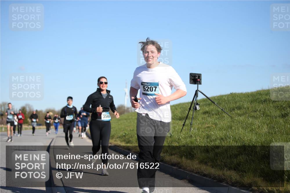06.04.2025 - 44. Internationalen Wilhelmsburger Insellauf Jannik Wohlers http://msf.ph/oto/7616522 06.04.2025 09:38:36 Laufen 3569, 5207 meine-sportfotos.de