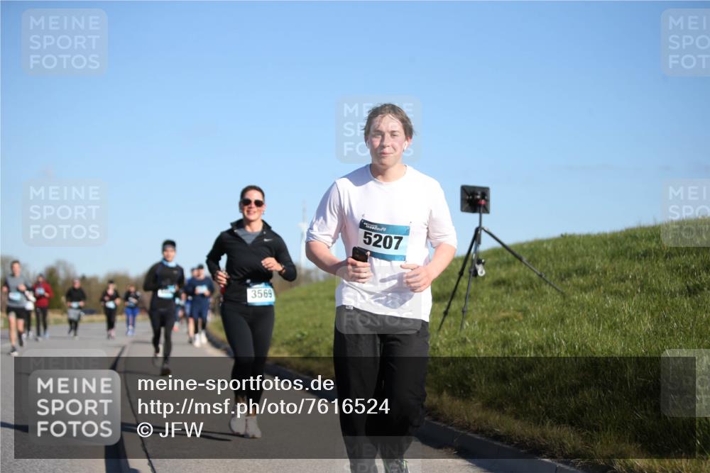 06.04.2025 - 44. Internationalen Wilhelmsburger Insellauf Jannik Wohlers http://msf.ph/oto/7616524 06.04.2025 09:38:36 Laufen 3569, 5207 meine-sportfotos.de