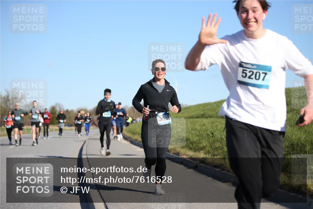 06.04.2025 - 44. Internationalen Wilhelmsburger Insellauf Jannik Wohlers http://msf.ph/oto/7616528 06.04.2025 09:38:37 Laufen 4408, 3569, 5207 meine-sportfotos.de