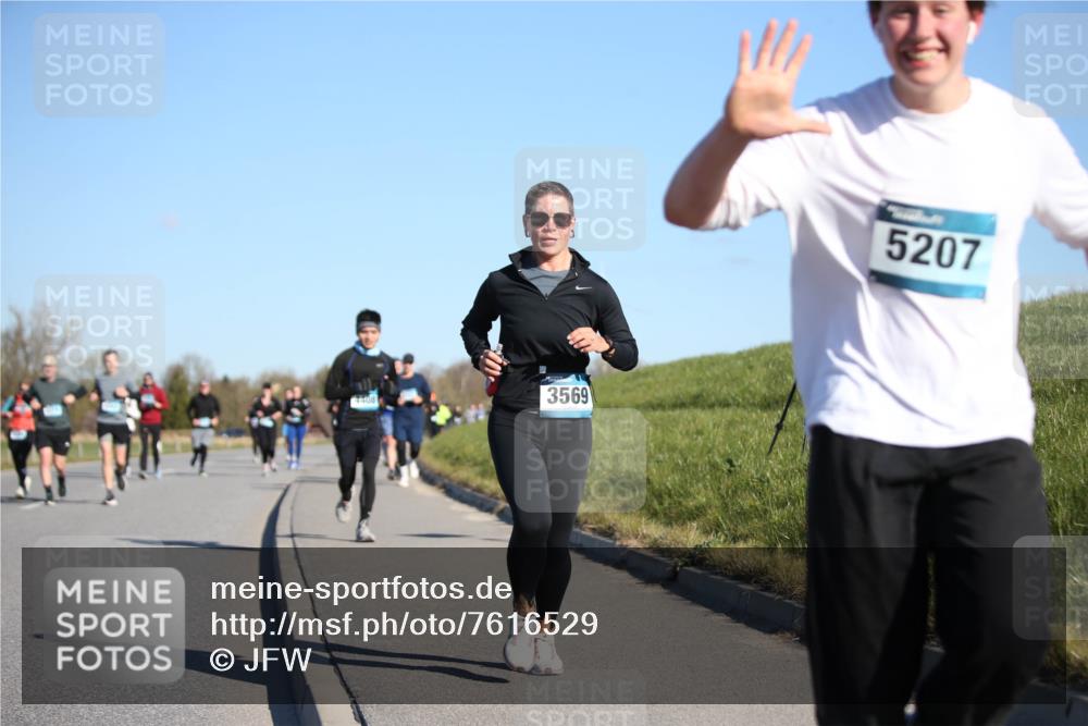06.04.2025 - 44. Internationalen Wilhelmsburger Insellauf Jannik Wohlers http://msf.ph/oto/7616529 06.04.2025 09:38:37 Laufen 4408, 3569, 5207 meine-sportfotos.de
