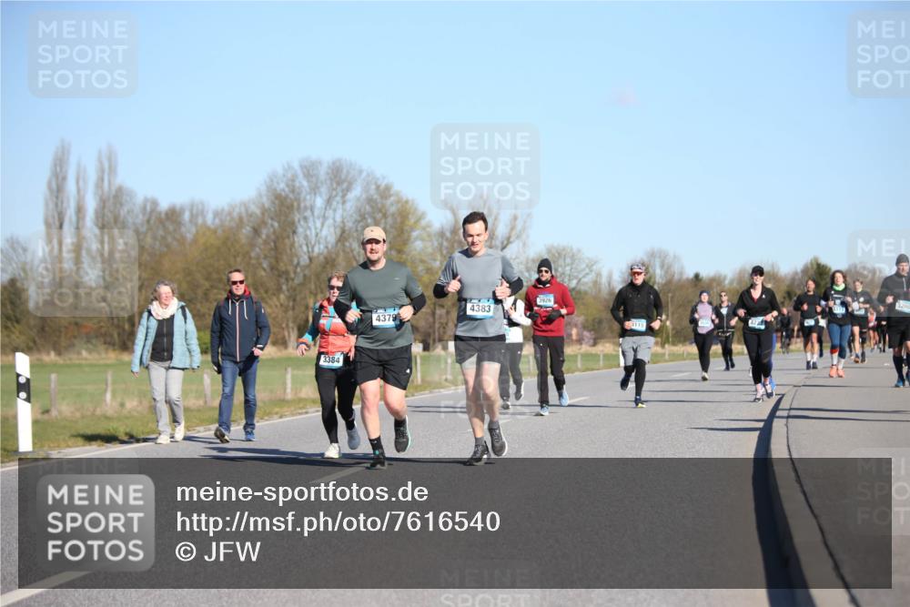 06.04.2025 - 44. Internationalen Wilhelmsburger Insellauf Jannik Wohlers http://msf.ph/oto/7616540 06.04.2025 09:38:40 Laufen 3384, 4379, 4383, 3926, 3115 meine-sportfotos.de