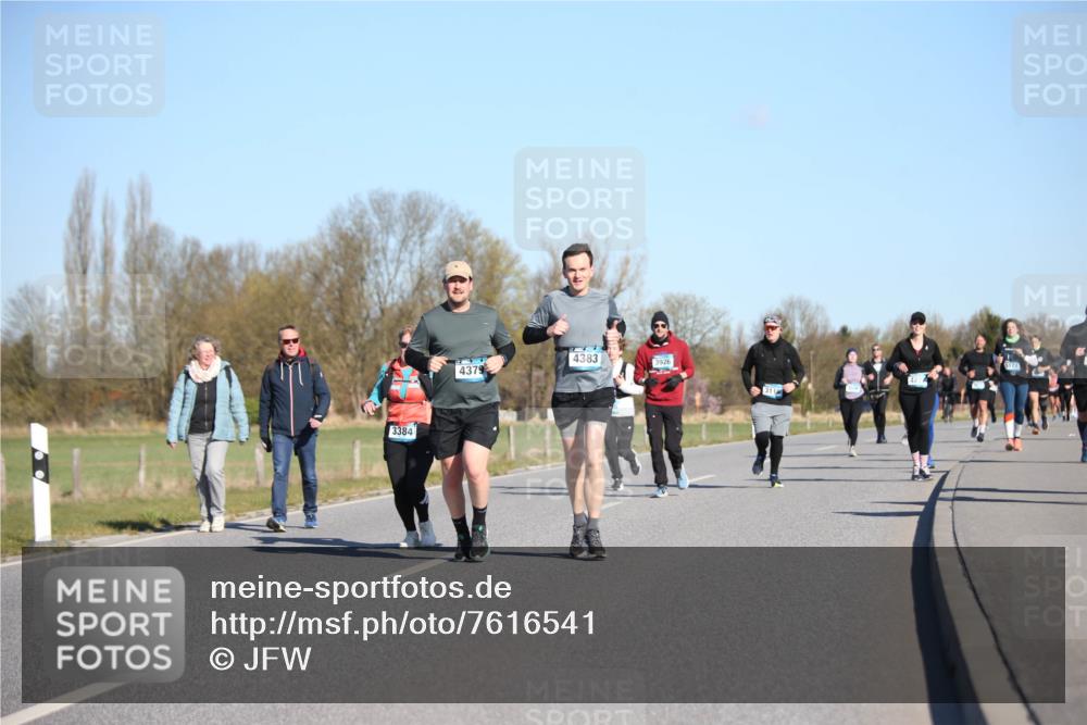 06.04.2025 - 44. Internationalen Wilhelmsburger Insellauf Jannik Wohlers http://msf.ph/oto/7616541 06.04.2025 09:38:40 Laufen 3384, 4379, 4383, 3926 meine-sportfotos.de