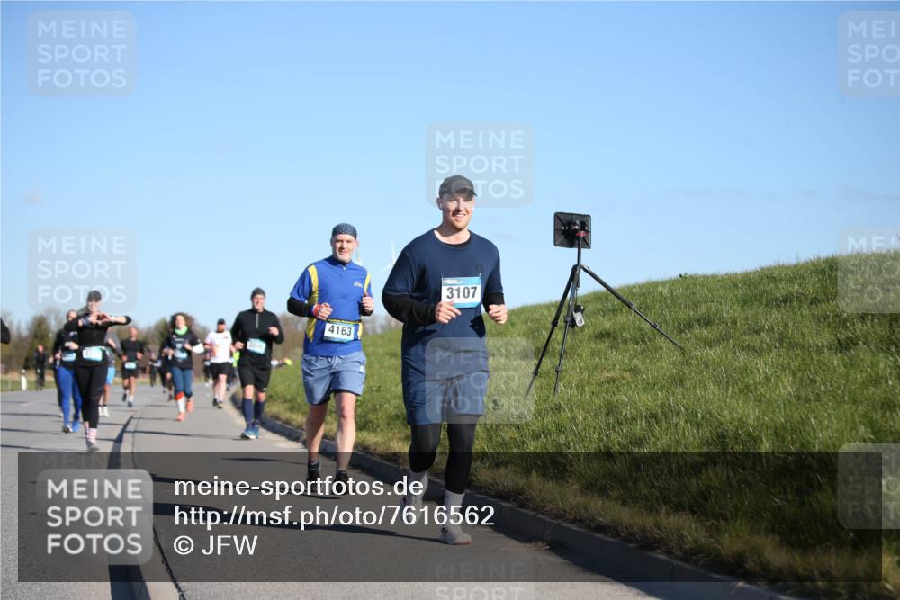 06.04.2025 - 44. Internationalen Wilhelmsburger Insellauf Jannik Wohlers http://msf.ph/oto/7616562 06.04.2025 09:38:44 Laufen 4163, 3107 meine-sportfotos.de