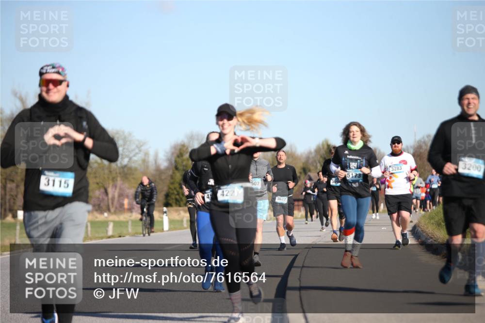 06.04.2025 - 44. Internationalen Wilhelmsburger Insellauf Jannik Wohlers http://msf.ph/oto/7616564 06.04.2025 09:38:46 Laufen 3115, 422, 507, 3627, 3283, 5173, 309, 3200 meine-sportfotos.de