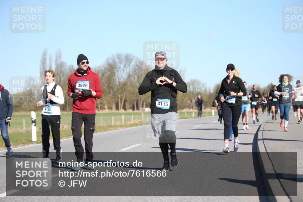 06.04.2025 - 44. Internationalen Wilhelmsburger Insellauf Jannik Wohlers http://msf.ph/oto/7616566 06.04.2025 09:38:46 Laufen 4165, 3926, 3283, 173, 4227, 3507, 3115 meine-sportfotos.de