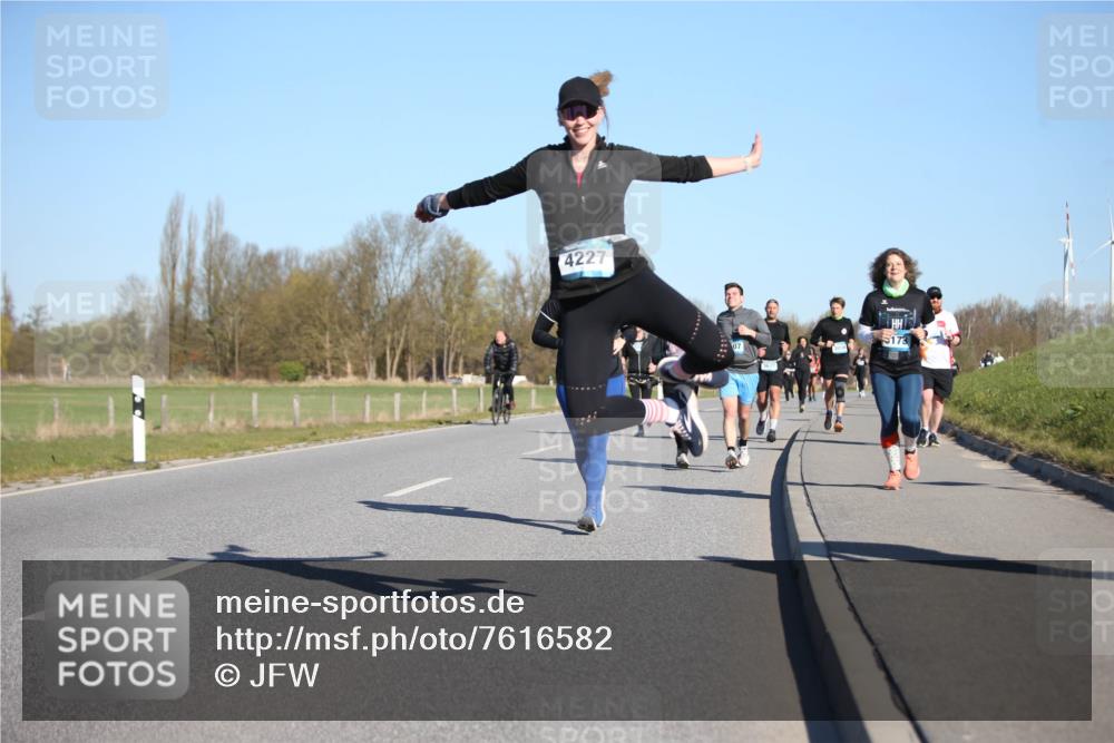06.04.2025 - 44. Internationalen Wilhelmsburger Insellauf Jannik Wohlers http://msf.ph/oto/7616582 06.04.2025 09:38:49 Laufen 4227, 5173 meine-sportfotos.de