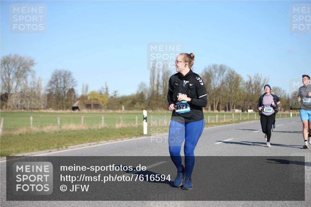 06.04.2025 - 44. Internationalen Wilhelmsburger Insellauf Jannik Wohlers http://msf.ph/oto/7616594 06.04.2025 09:38:51 Laufen 4522, 3509, 3507 meine-sportfotos.de
