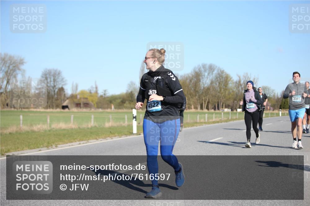 06.04.2025 - 44. Internationalen Wilhelmsburger Insellauf Jannik Wohlers http://msf.ph/oto/7616597 06.04.2025 09:38:51 Laufen 4522, 3509, 3507 meine-sportfotos.de