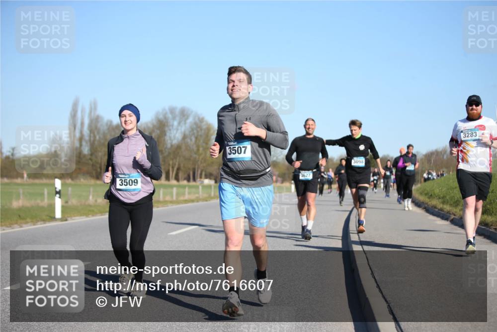 06.04.2025 - 44. Internationalen Wilhelmsburger Insellauf Jannik Wohlers http://msf.ph/oto/7616607 06.04.2025 09:38:54 Laufen 3509, 3507, 3627, 3098, 3283 meine-sportfotos.de