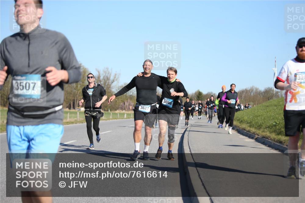 06.04.2025 - 44. Internationalen Wilhelmsburger Insellauf Jannik Wohlers http://msf.ph/oto/7616614 06.04.2025 09:38:55 Laufen 3507, 516, 3627, 3098, 2373 meine-sportfotos.de