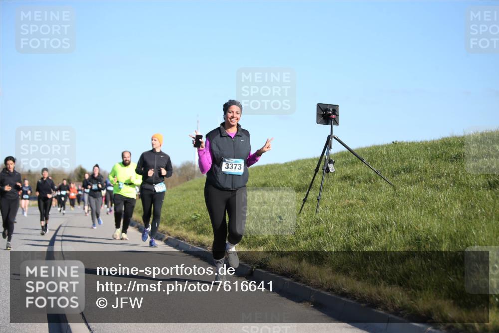 06.04.2025 - 44. Internationalen Wilhelmsburger Insellauf Jannik Wohlers http://msf.ph/oto/7616641 06.04.2025 09:39:00 Laufen 3373, 3397 meine-sportfotos.de