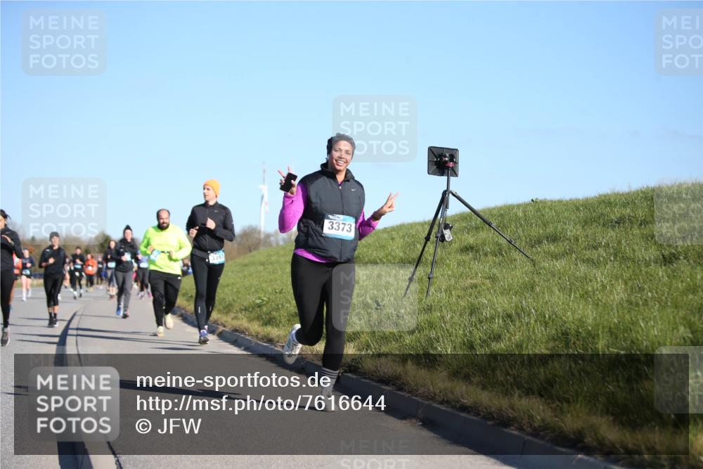 06.04.2025 - 44. Internationalen Wilhelmsburger Insellauf Jannik Wohlers http://msf.ph/oto/7616644 06.04.2025 09:39:00 Laufen 3397, 3373 meine-sportfotos.de