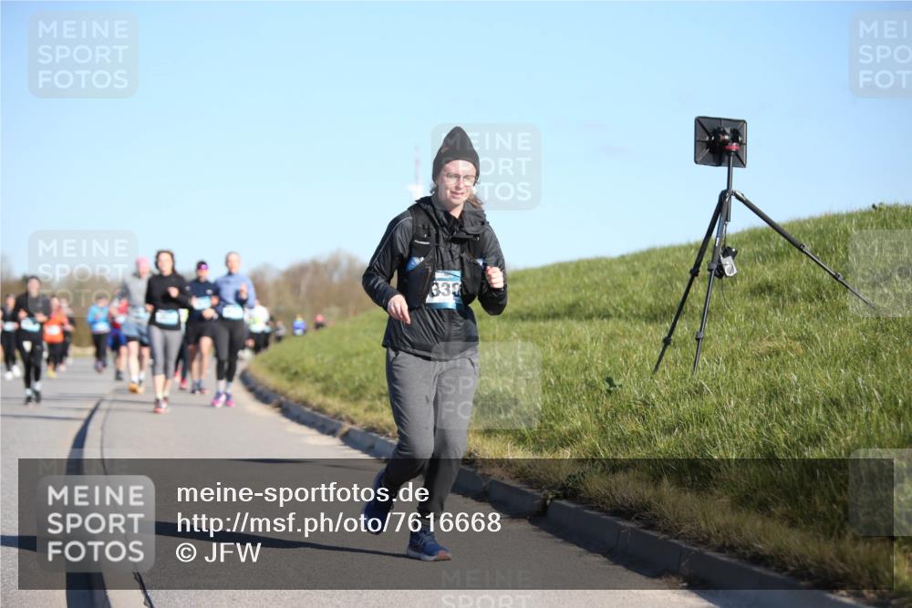 06.04.2025 - 44. Internationalen Wilhelmsburger Insellauf Jannik Wohlers http://msf.ph/oto/7616668 06.04.2025 09:39:06 Laufen 337 meine-sportfotos.de