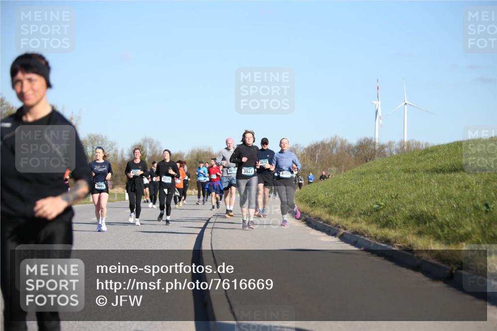 06.04.2025 - 44. Internationalen Wilhelmsburger Insellauf Jannik Wohlers http://msf.ph/oto/7616669 06.04.2025 09:39:08 Laufen 3685, 3527, 4610, 4491 meine-sportfotos.de