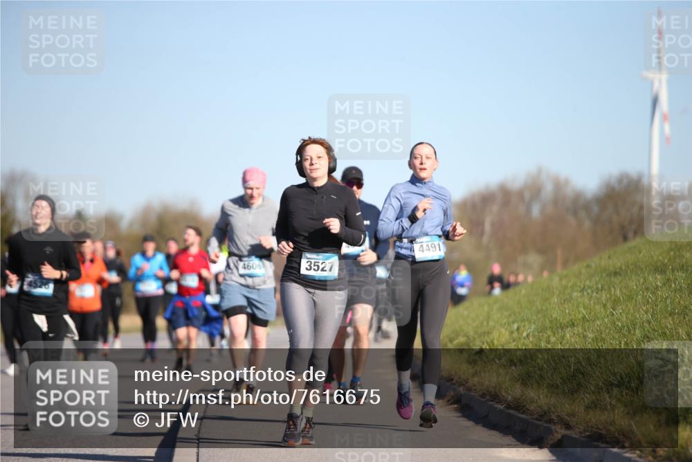 06.04.2025 - 44. Internationalen Wilhelmsburger Insellauf Jannik Wohlers http://msf.ph/oto/7616675 06.04.2025 09:39:09 Laufen 4606, 3527, 4491 meine-sportfotos.de