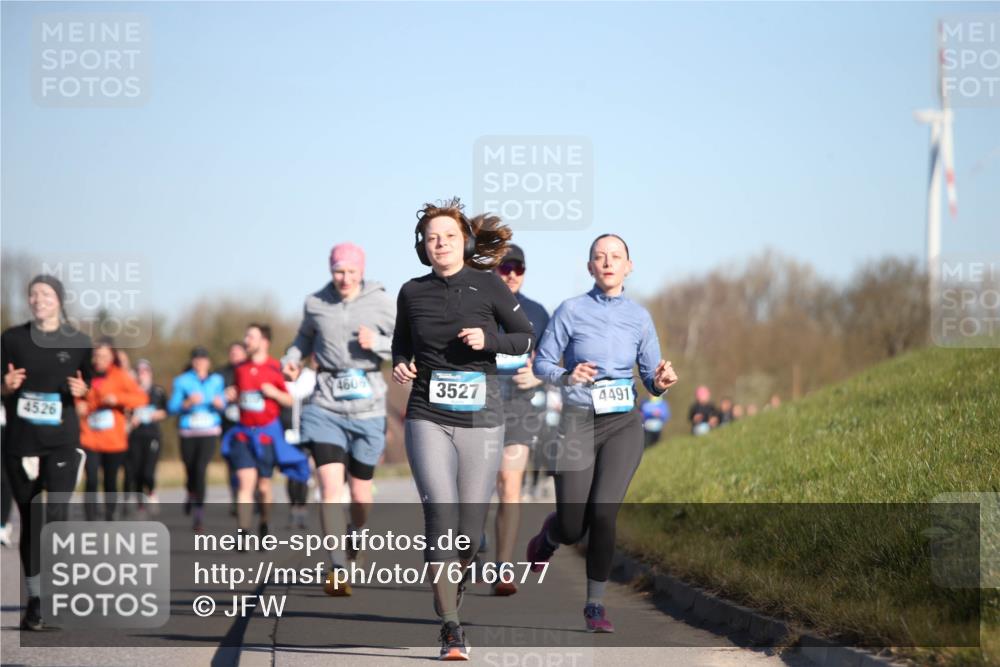 06.04.2025 - 44. Internationalen Wilhelmsburger Insellauf Jannik Wohlers http://msf.ph/oto/7616677 06.04.2025 09:39:09 Laufen 460, 3527, 4491, 4526 meine-sportfotos.de