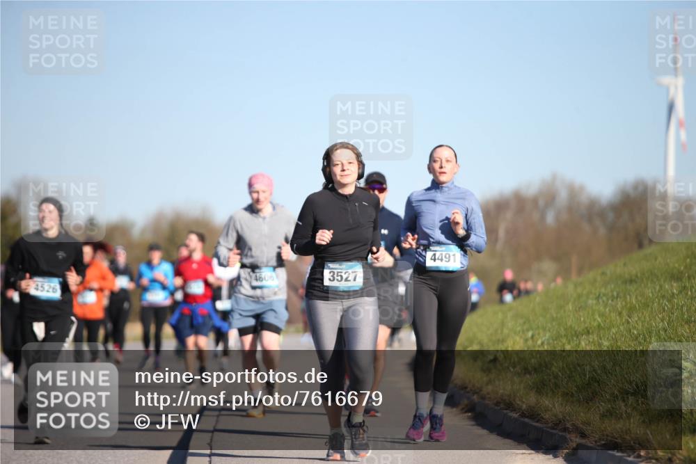 06.04.2025 - 44. Internationalen Wilhelmsburger Insellauf Jannik Wohlers http://msf.ph/oto/7616679 06.04.2025 09:39:09 Laufen 4526, 4606, 3527, 4491 meine-sportfotos.de