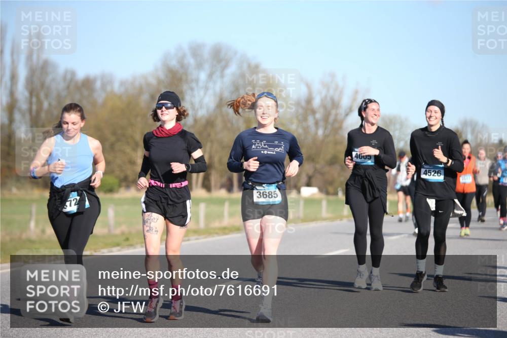 06.04.2025 - 44. Internationalen Wilhelmsburger Insellauf Jannik Wohlers http://msf.ph/oto/7616691 06.04.2025 09:39:12 Laufen 72, 3685, 4605, 4526 meine-sportfotos.de