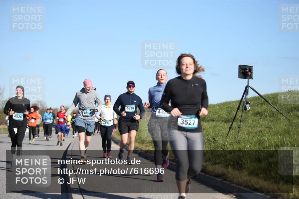 06.04.2025 - 44. Internationalen Wilhelmsburger Insellauf Jannik Wohlers http://msf.ph/oto/7616696 06.04.2025 09:39:13 Laufen 4526, 460, 3439, 4610, 449, 3527 meine-sportfotos.de